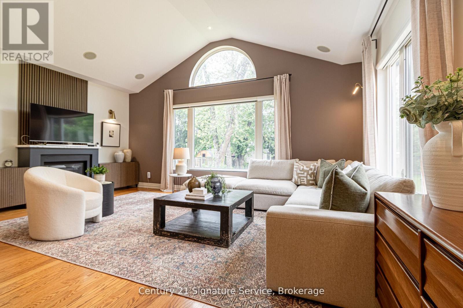 24 Joymar Drive, Mississauga, Ontario  L5M 1E9 - Photo 10 - W12488168