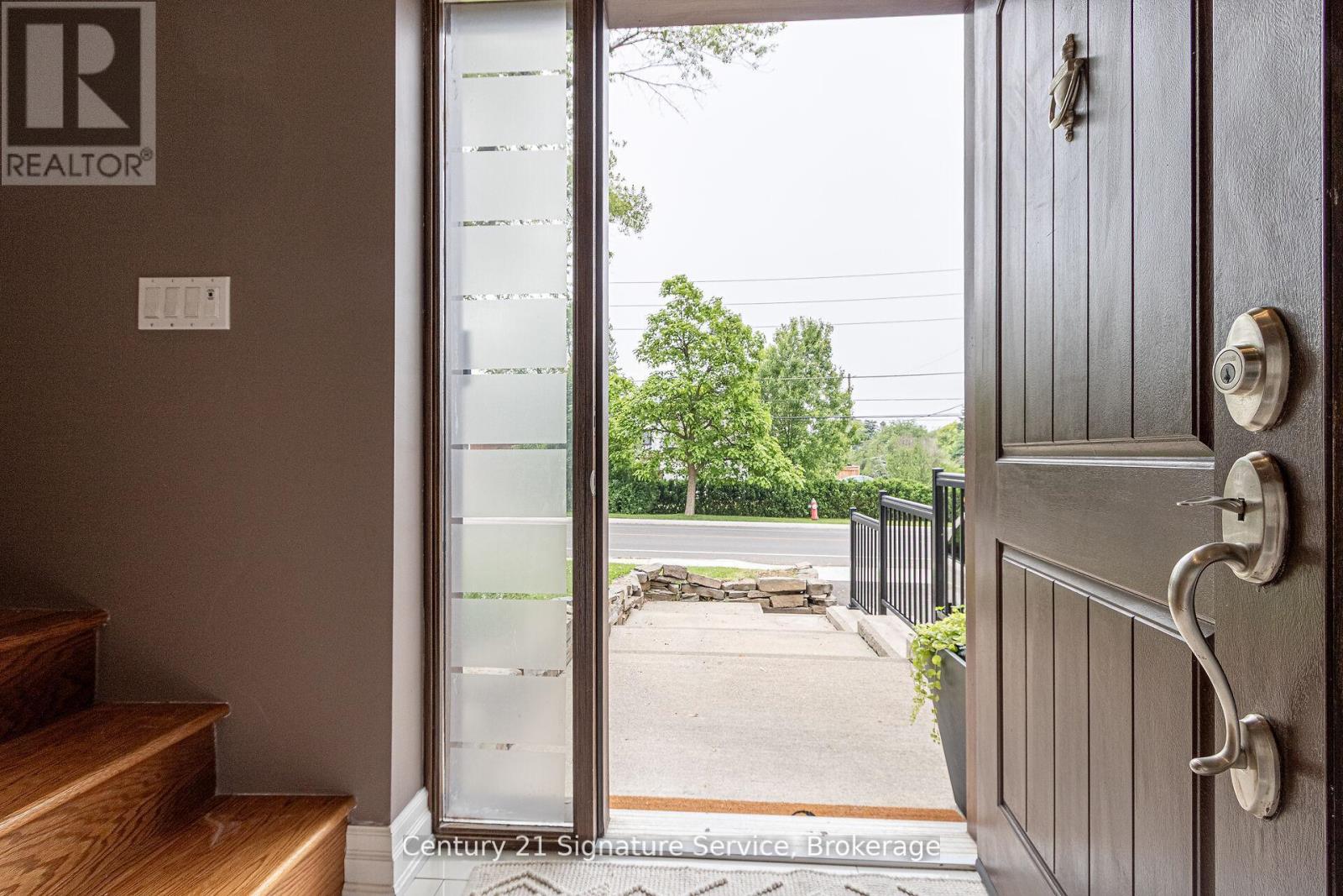 24 Joymar Drive, Mississauga, Ontario  L5M 1E9 - Photo 3 - W12488168