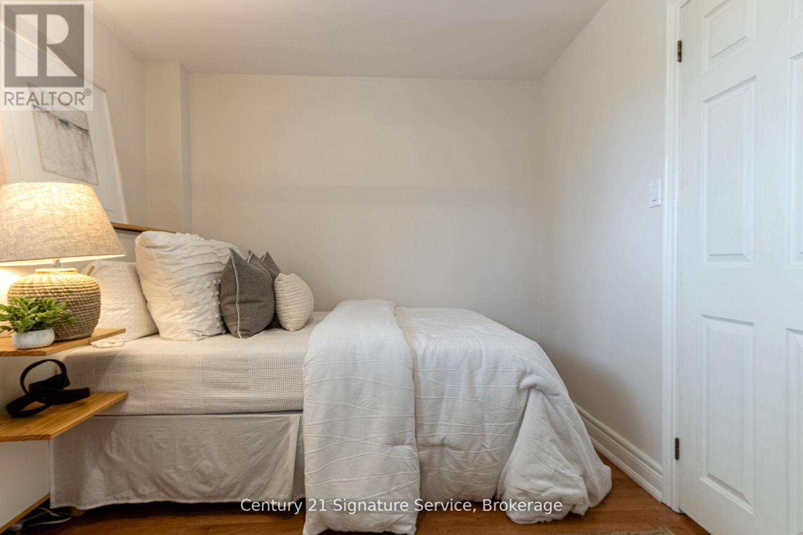 24 Joymar Drive, Mississauga, Ontario  L5M 1E9 - Photo 35 - W12488168