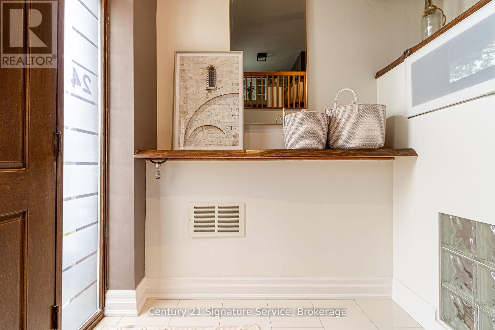 24 Joymar Drive, Mississauga, Ontario  L5M 1E9 - Photo 4 - W12488168