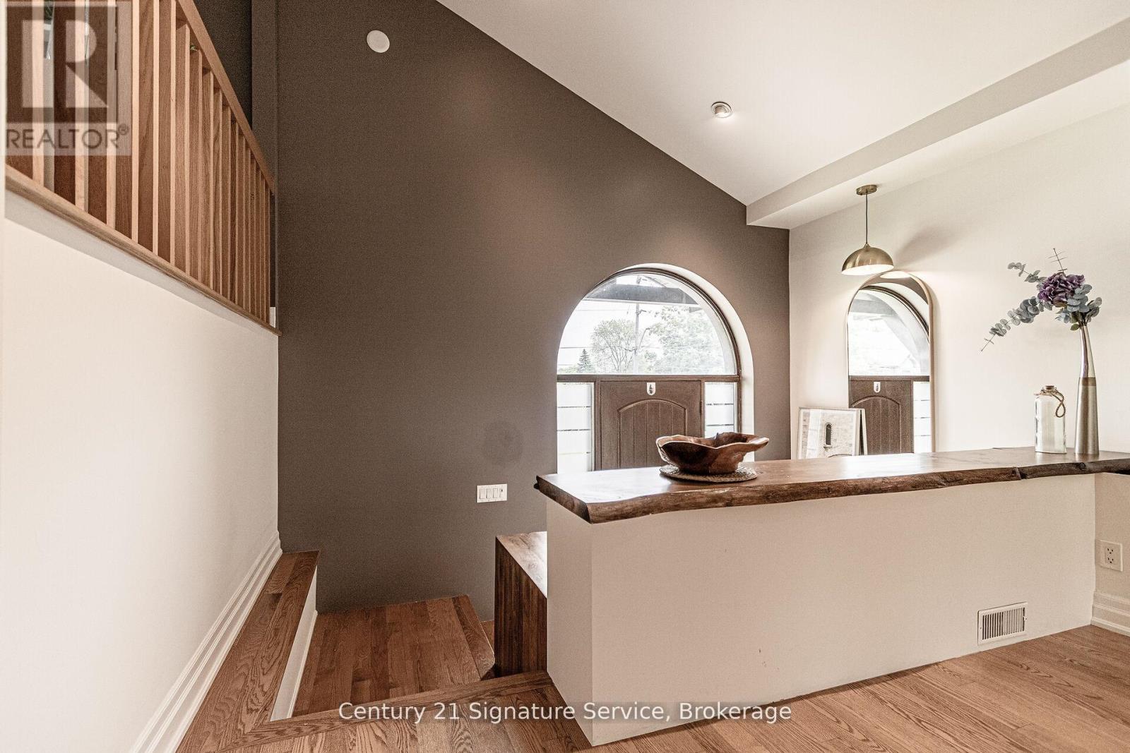 24 Joymar Drive, Mississauga, Ontario  L5M 1E9 - Photo 5 - W12488168