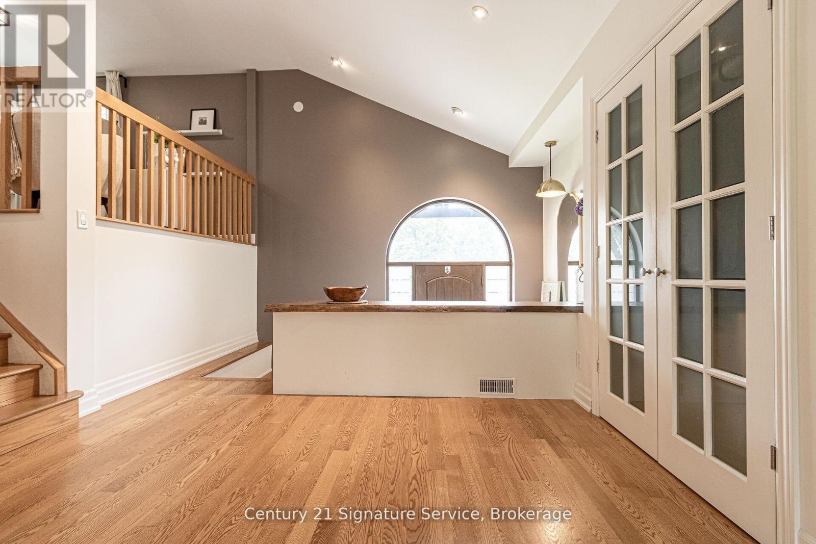 24 Joymar Drive, Mississauga, Ontario  L5M 1E9 - Photo 6 - W12488168