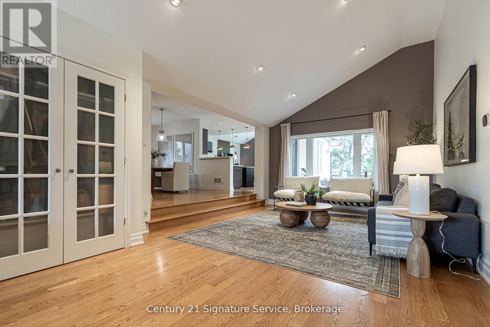 24 Joymar Drive, Mississauga, Ontario  L5M 1E9 - Photo 7 - W12488168