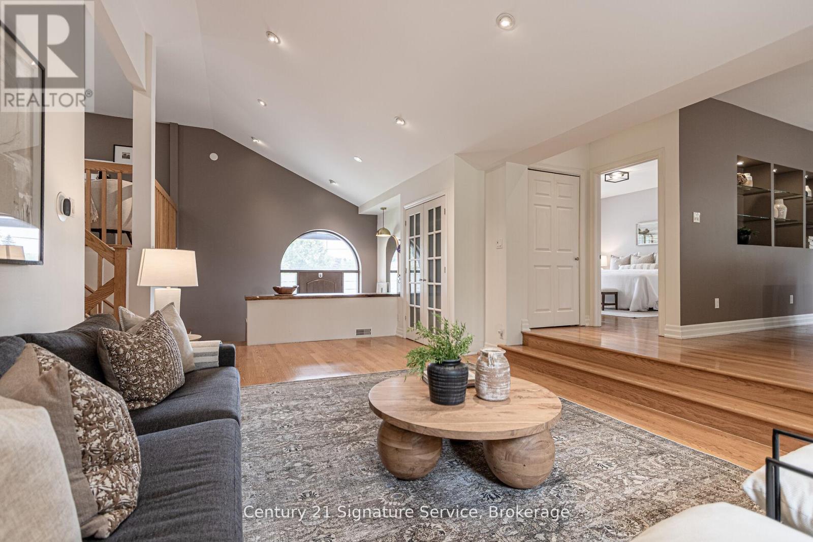 24 Joymar Drive, Mississauga, Ontario  L5M 1E9 - Photo 8 - W12488168