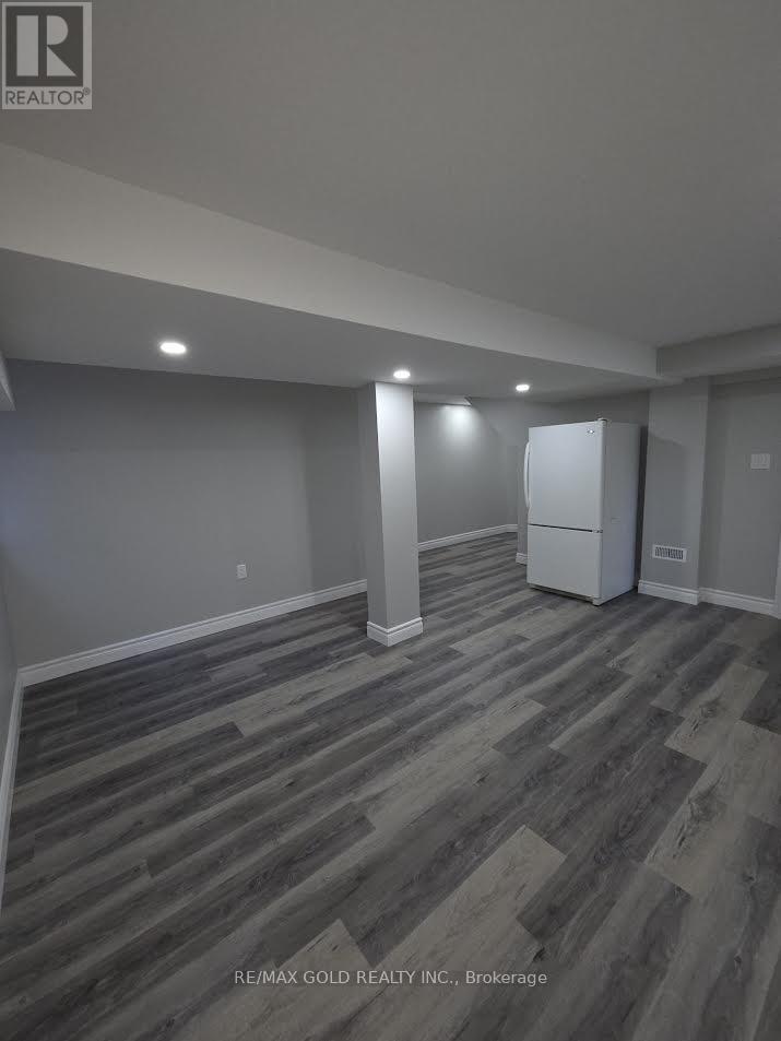 7 Gervais Drive, Brampton, Ontario  L6Y 2V3 - Photo 5 - W12488172