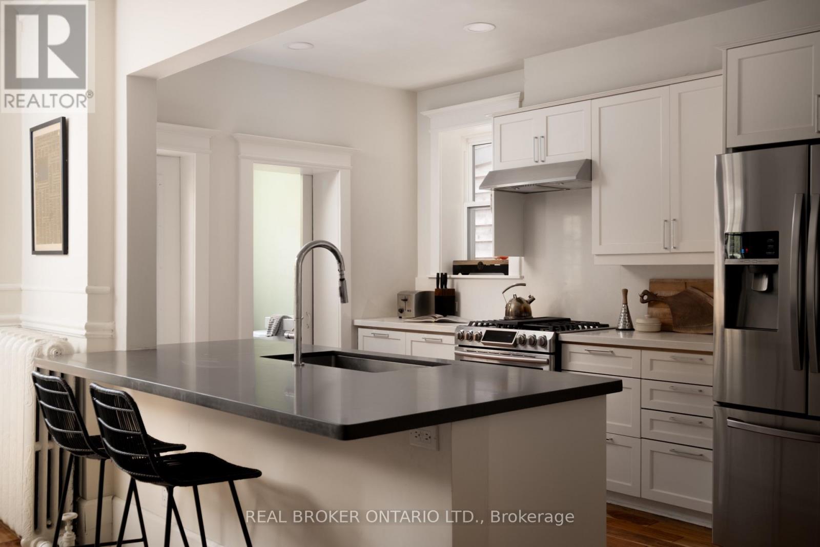 156 Galley Avenue, Toronto, Ontario  M6R 1H1 - Photo 4 - W12488176