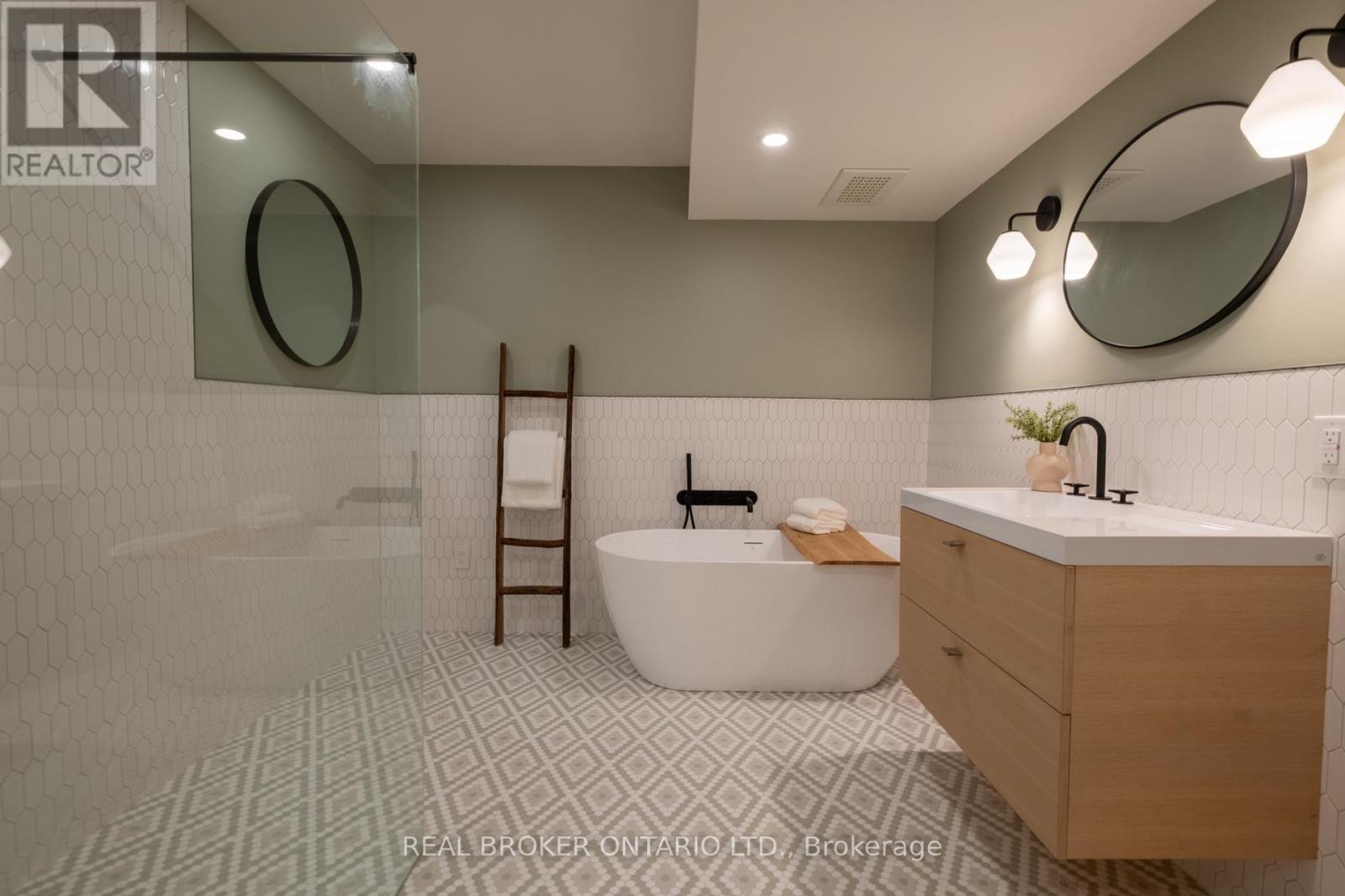 156 Galley Avenue, Toronto, Ontario  M6R 1H1 - Photo 40 - W12488176