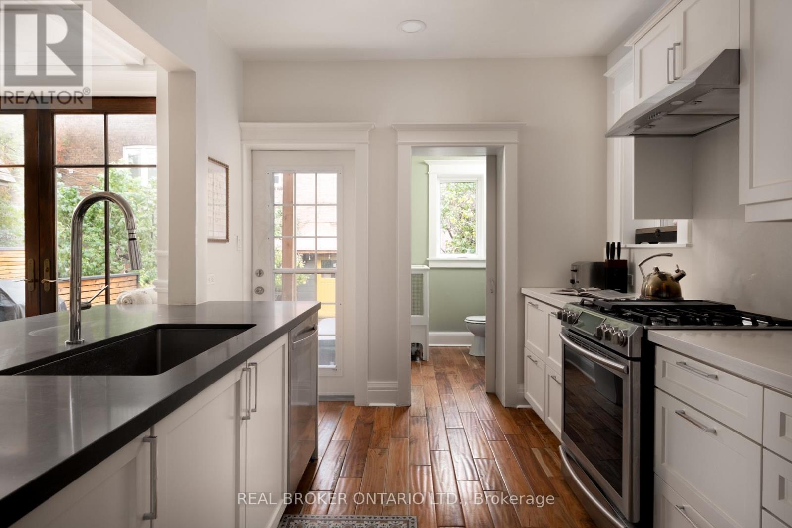 156 Galley Avenue, Toronto, Ontario  M6R 1H1 - Photo 5 - W12488176