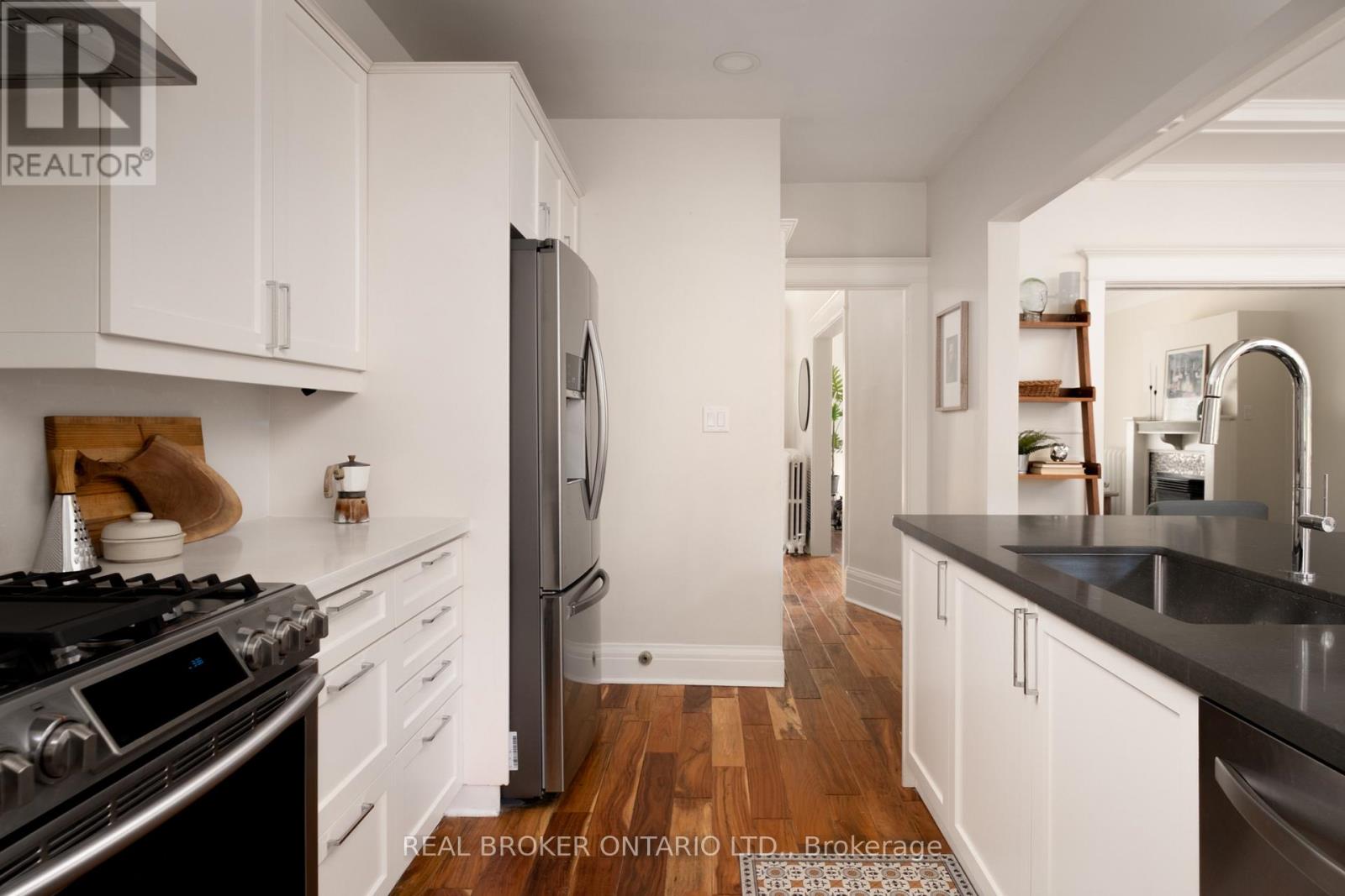 156 Galley Avenue, Toronto, Ontario  M6R 1H1 - Photo 7 - W12488176