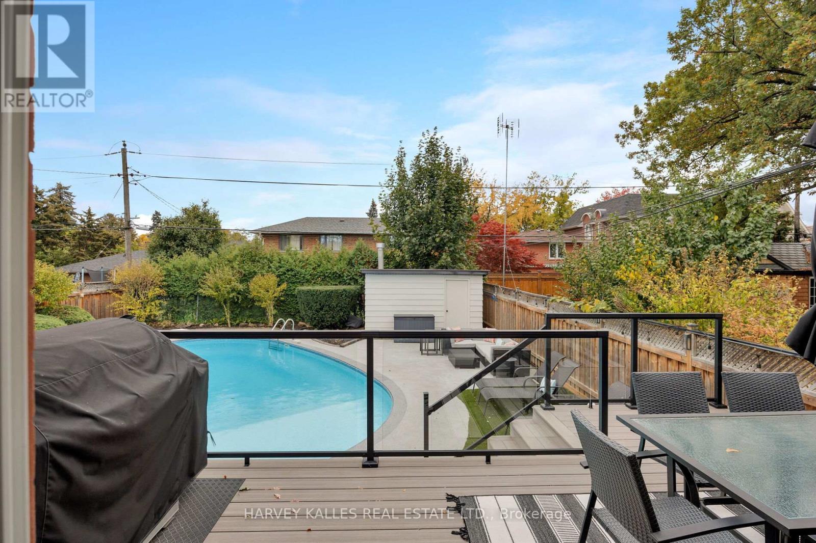 73 Summitcrest Drive, Toronto, Ontario  M9P 1H7 - Photo 15 - W12488226