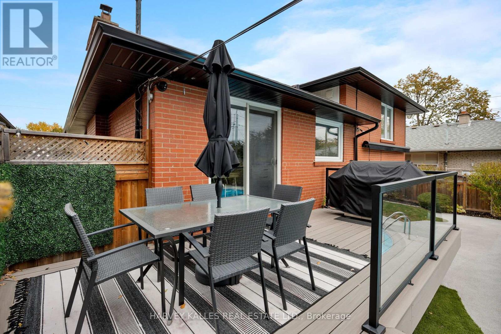 73 Summitcrest Drive, Toronto, Ontario  M9P 1H7 - Photo 16 - W12488226