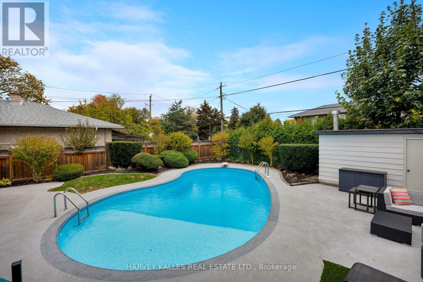 73 Summitcrest Drive, Toronto, Ontario  M9P 1H7 - Photo 17 - W12488226