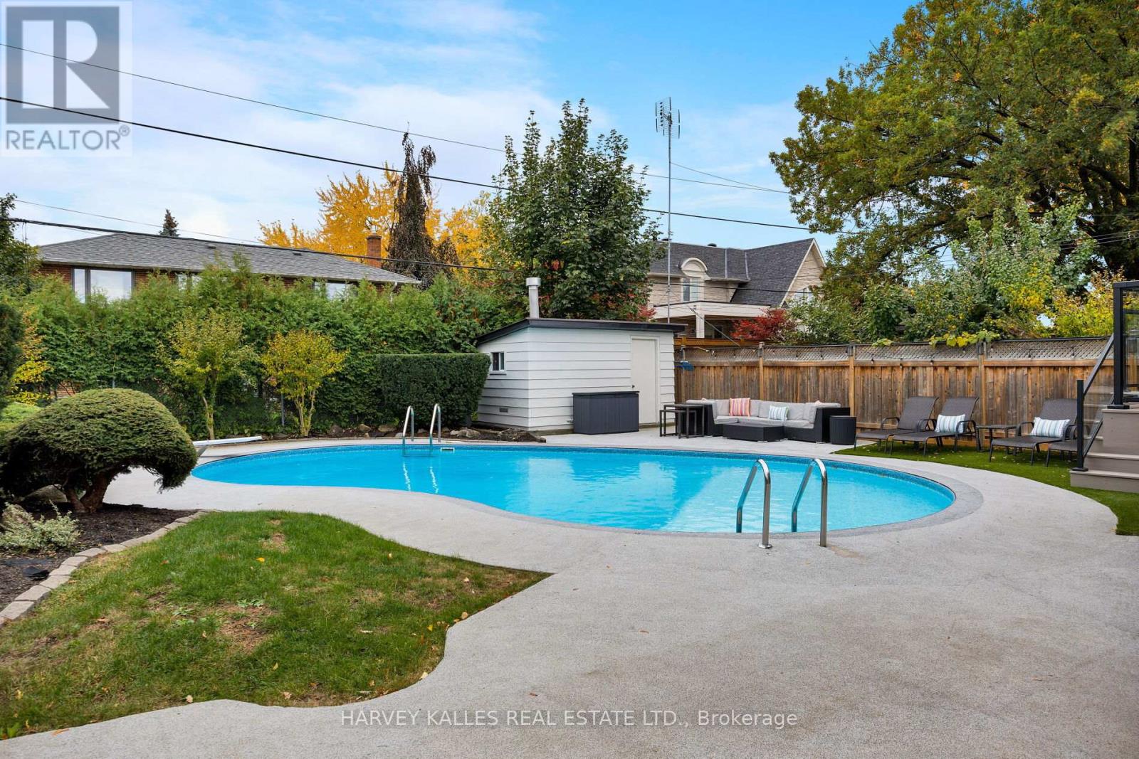 73 Summitcrest Drive, Toronto, Ontario  M9P 1H7 - Photo 18 - W12488226