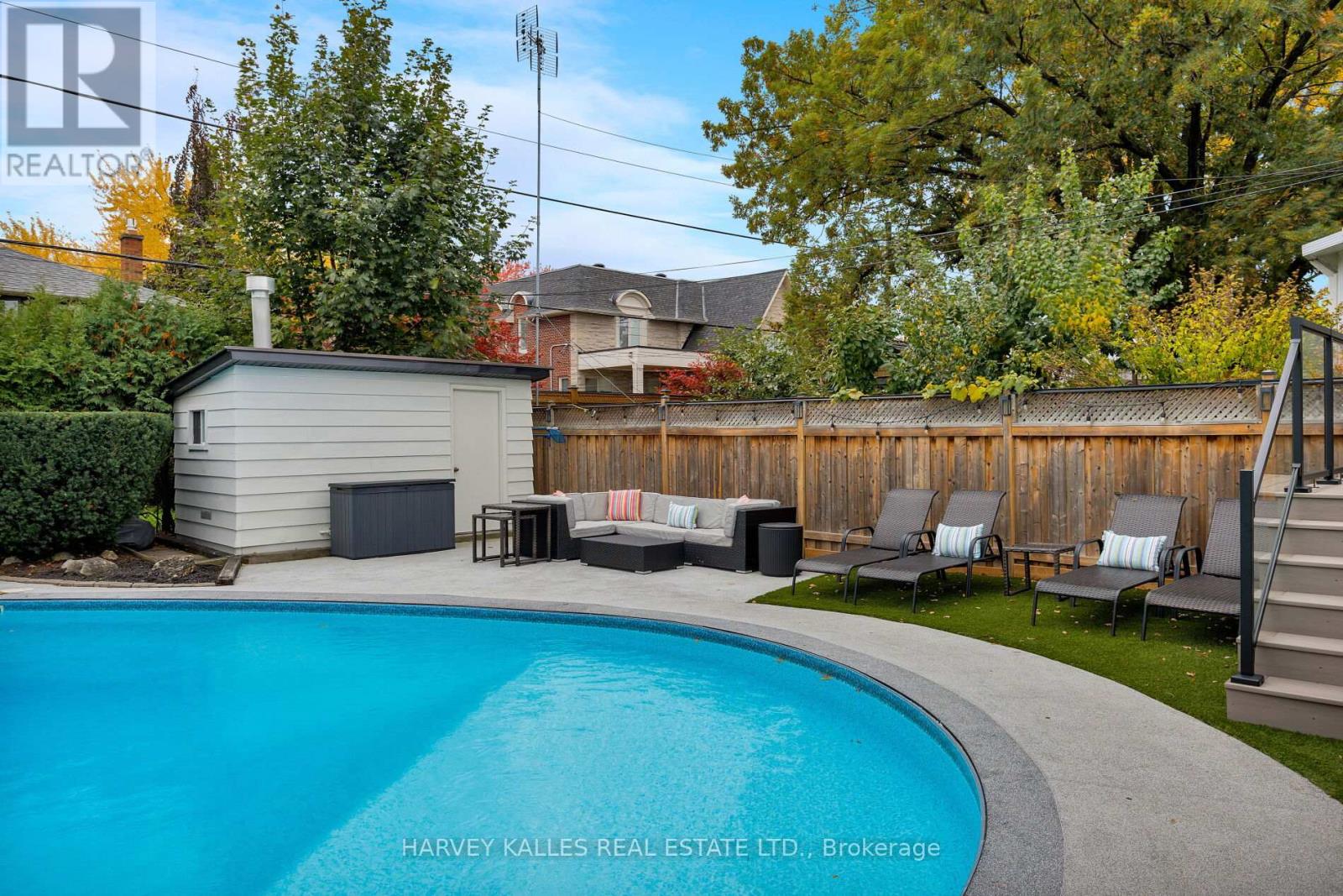 73 Summitcrest Drive, Toronto, Ontario  M9P 1H7 - Photo 19 - W12488226