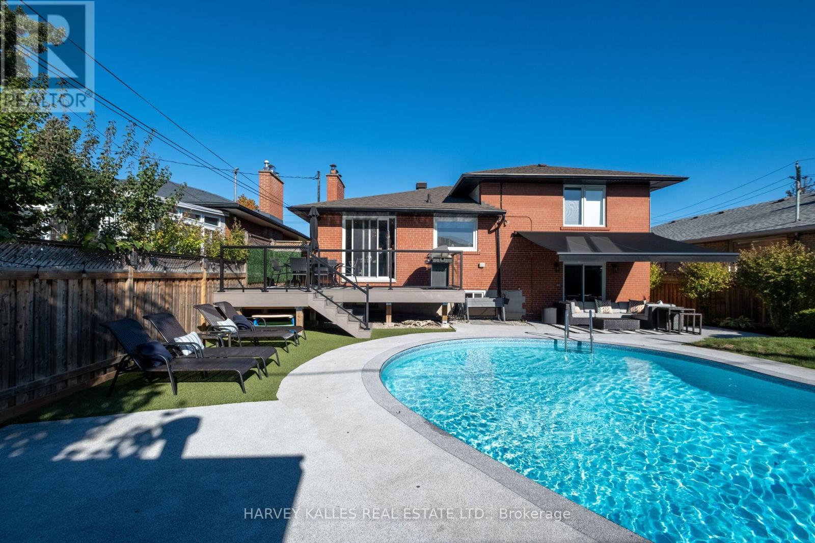 73 Summitcrest Drive, Toronto, Ontario  M9P 1H7 - Photo 20 - W12488226