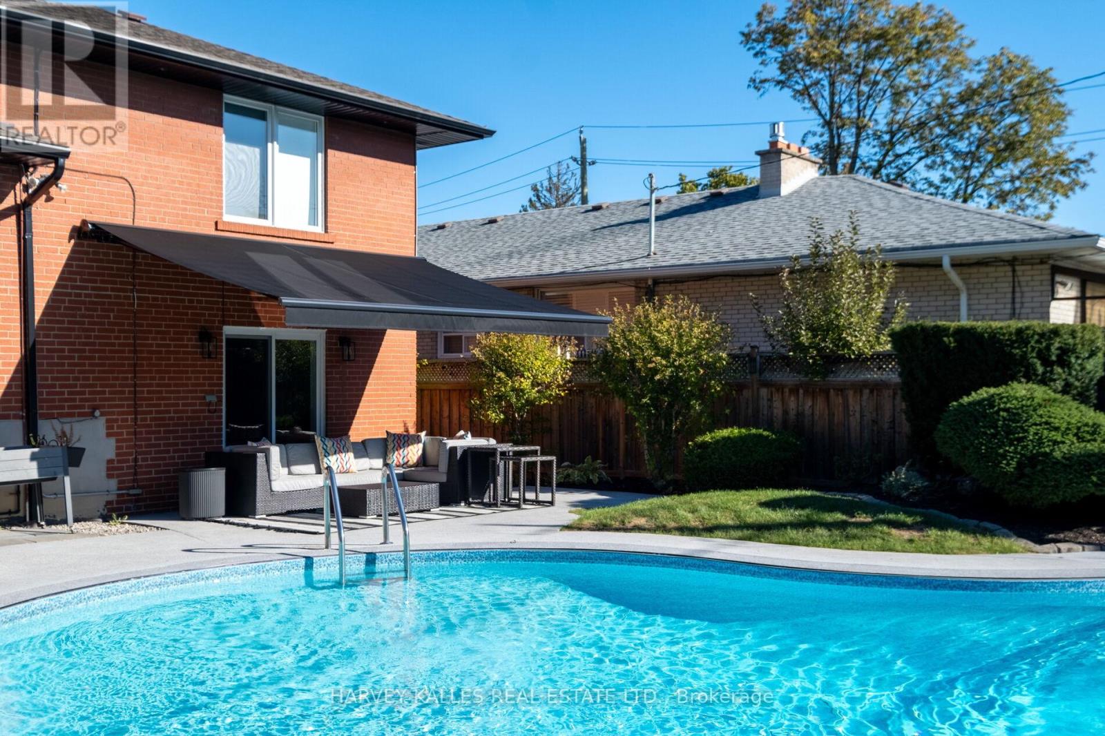 73 Summitcrest Drive, Toronto, Ontario  M9P 1H7 - Photo 21 - W12488226