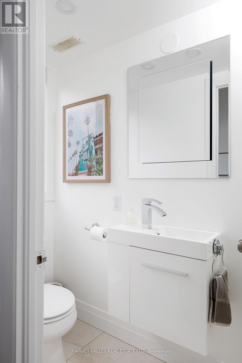 73 Summitcrest Drive, Toronto, Ontario  M9P 1H7 - Photo 22 - W12488226