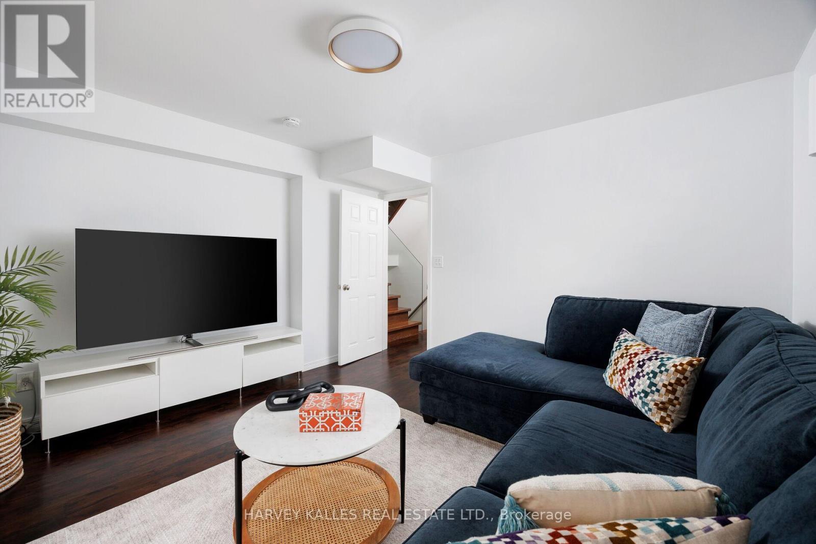 73 Summitcrest Drive, Toronto, Ontario  M9P 1H7 - Photo 24 - W12488226