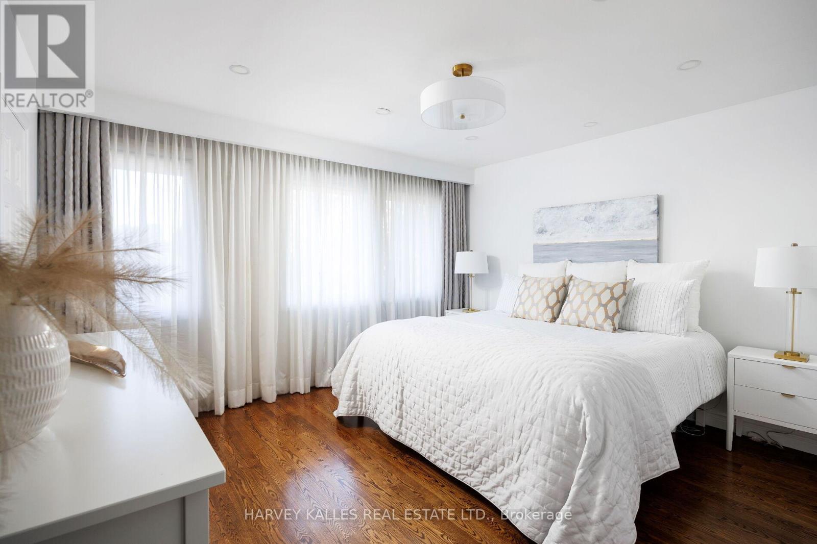 73 Summitcrest Drive, Toronto, Ontario  M9P 1H7 - Photo 26 - W12488226