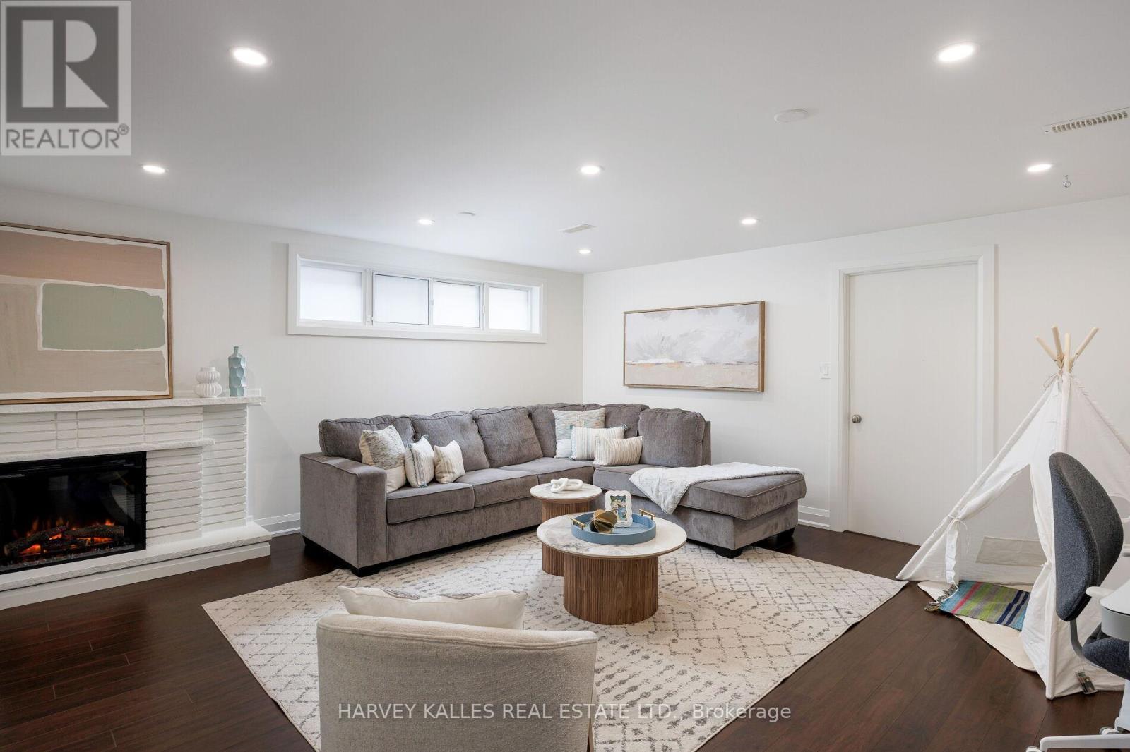 73 Summitcrest Drive, Toronto, Ontario  M9P 1H7 - Photo 33 - W12488226