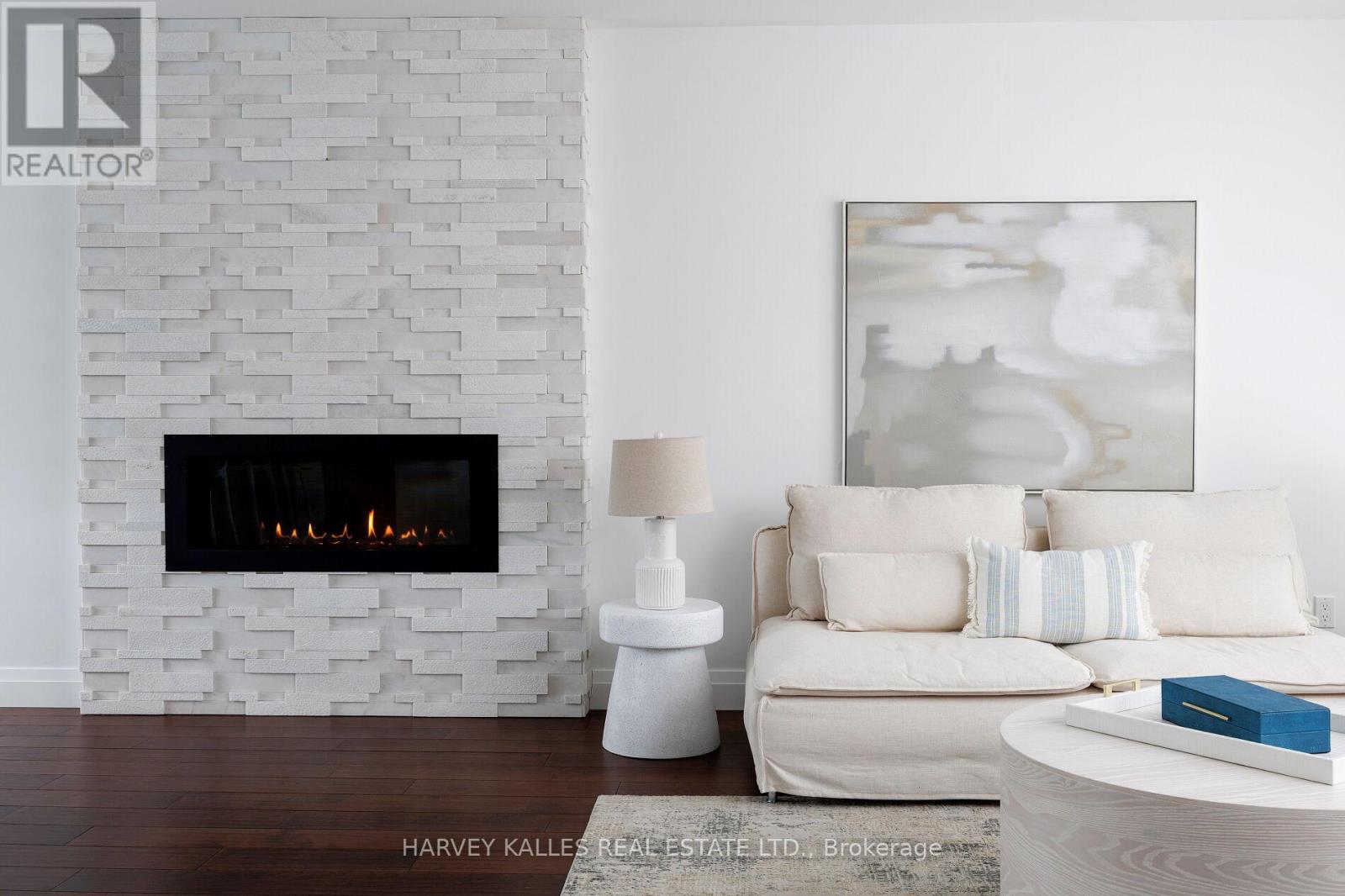 73 Summitcrest Drive, Toronto, Ontario  M9P 1H7 - Photo 8 - W12488226