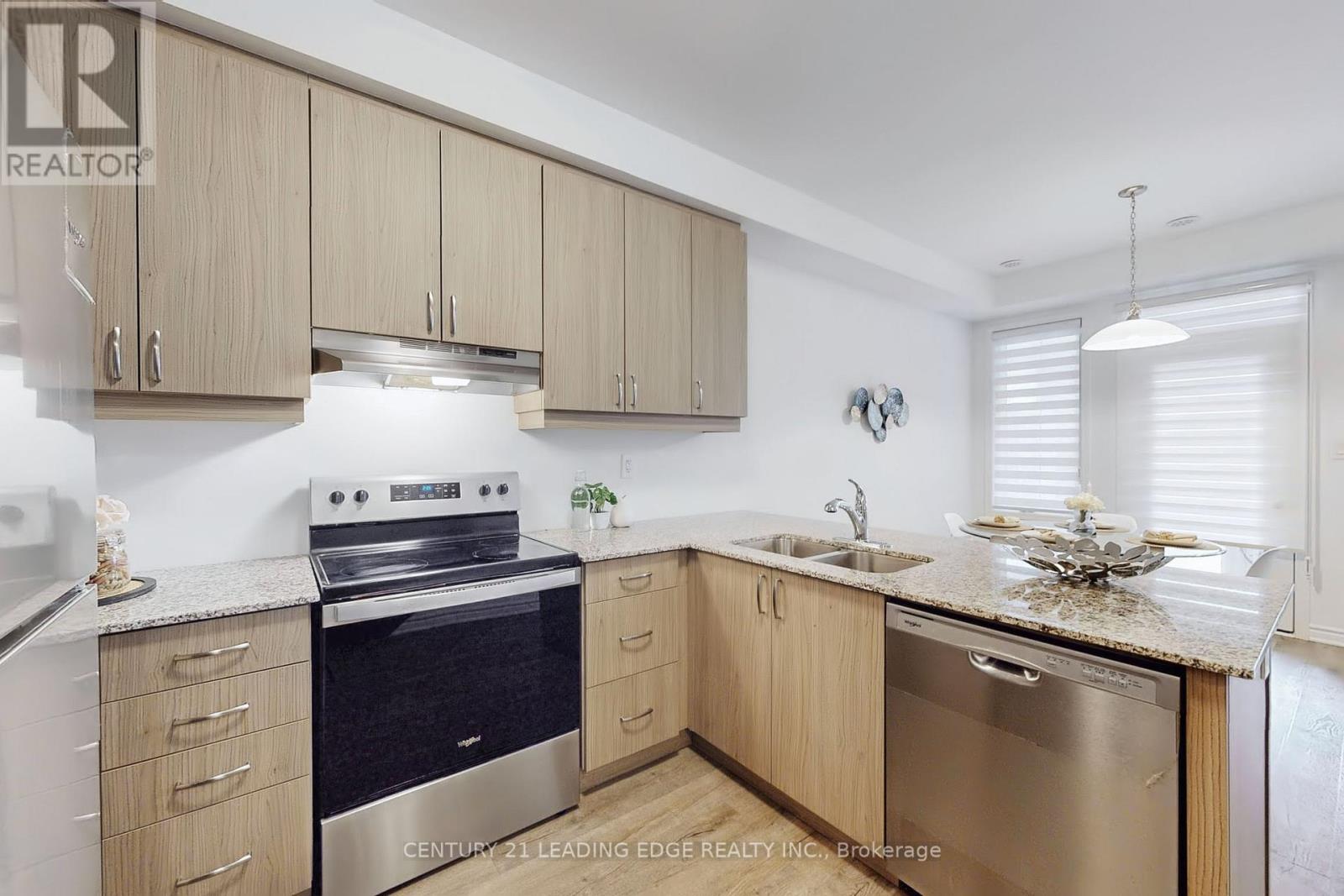 161 Keppel Circle, Brampton, Ontario  L7A 5K5 - Photo 7 - W12488236