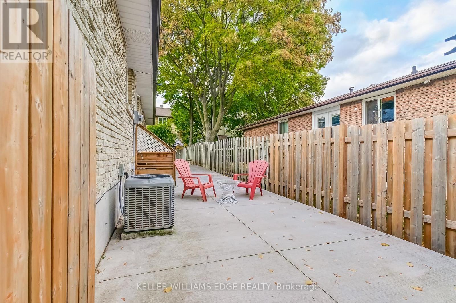 2 - 672 Castleguard Crescent, Burlington, Ontario  L7N 2W6 - Photo 25 - W12488246