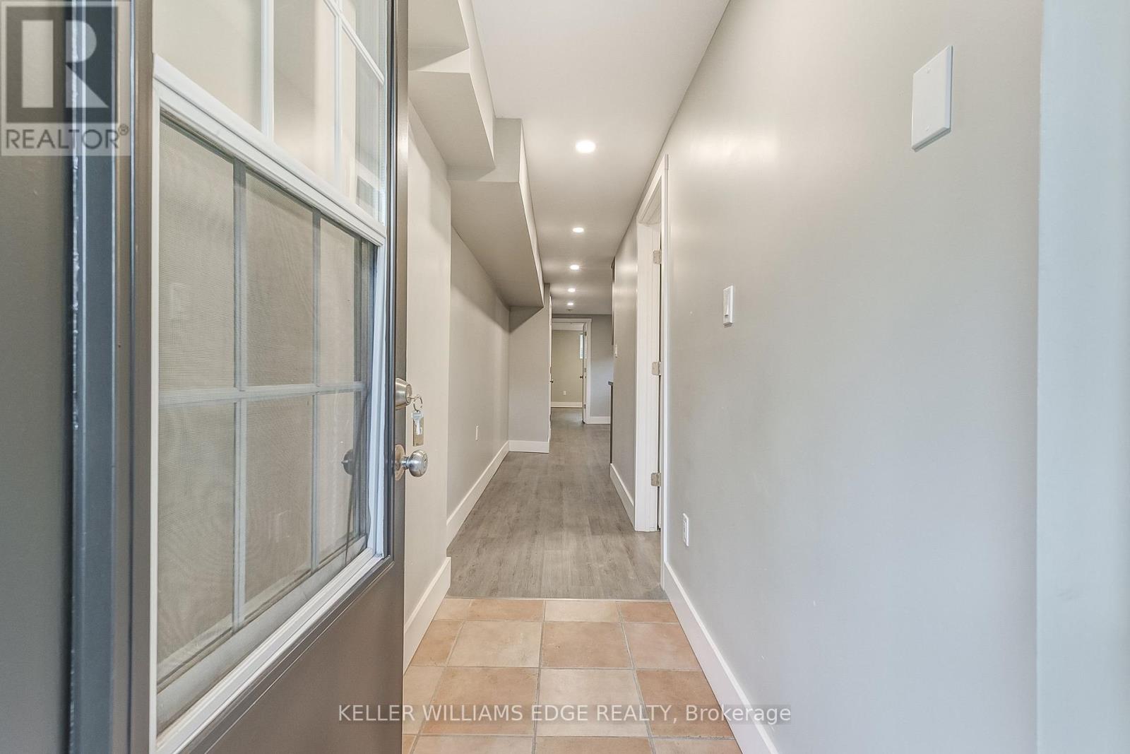 2 - 672 Castleguard Crescent, Burlington, Ontario  L7N 2W6 - Photo 4 - W12488246