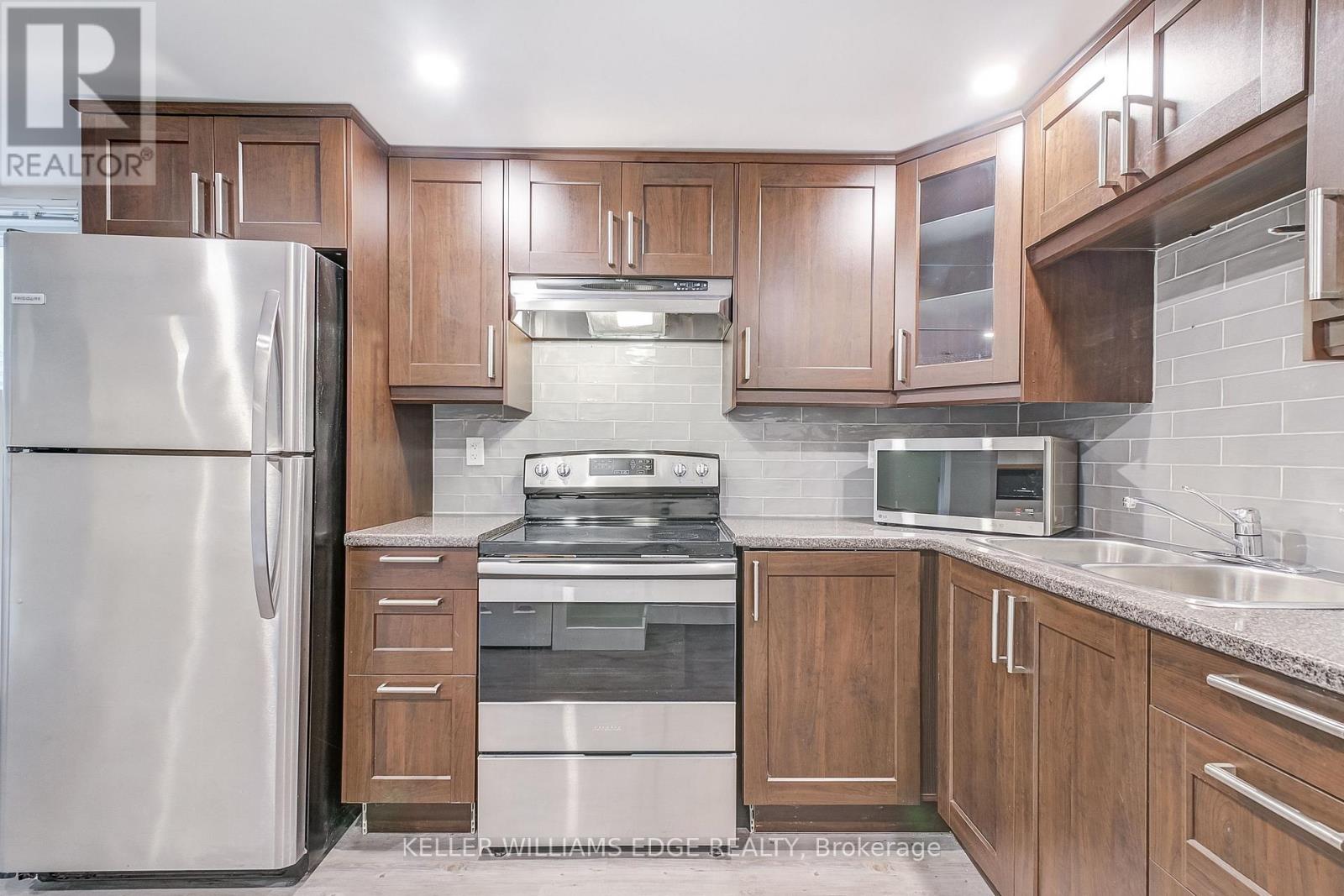 2 - 672 Castleguard Crescent, Burlington, Ontario  L7N 2W6 - Photo 8 - W12488246