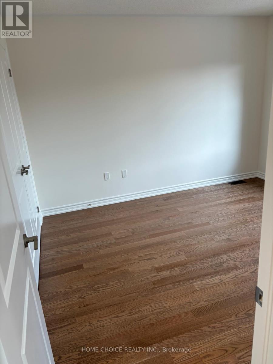 1474 Periwinkle Place, Milton, Ontario  L9T 2X5 - Photo 4 - W12488248