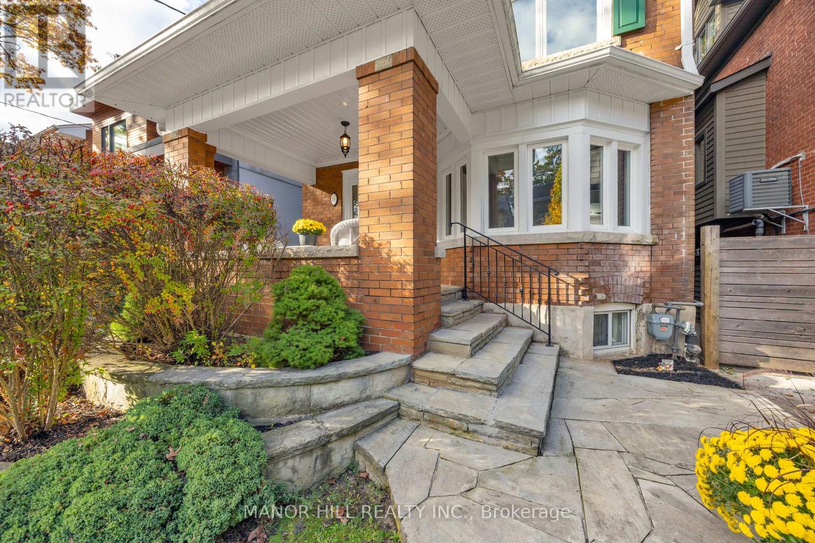 16 Evans Avenue, Toronto, Ontario  M6S 3V6 - Photo 3 - W12488256