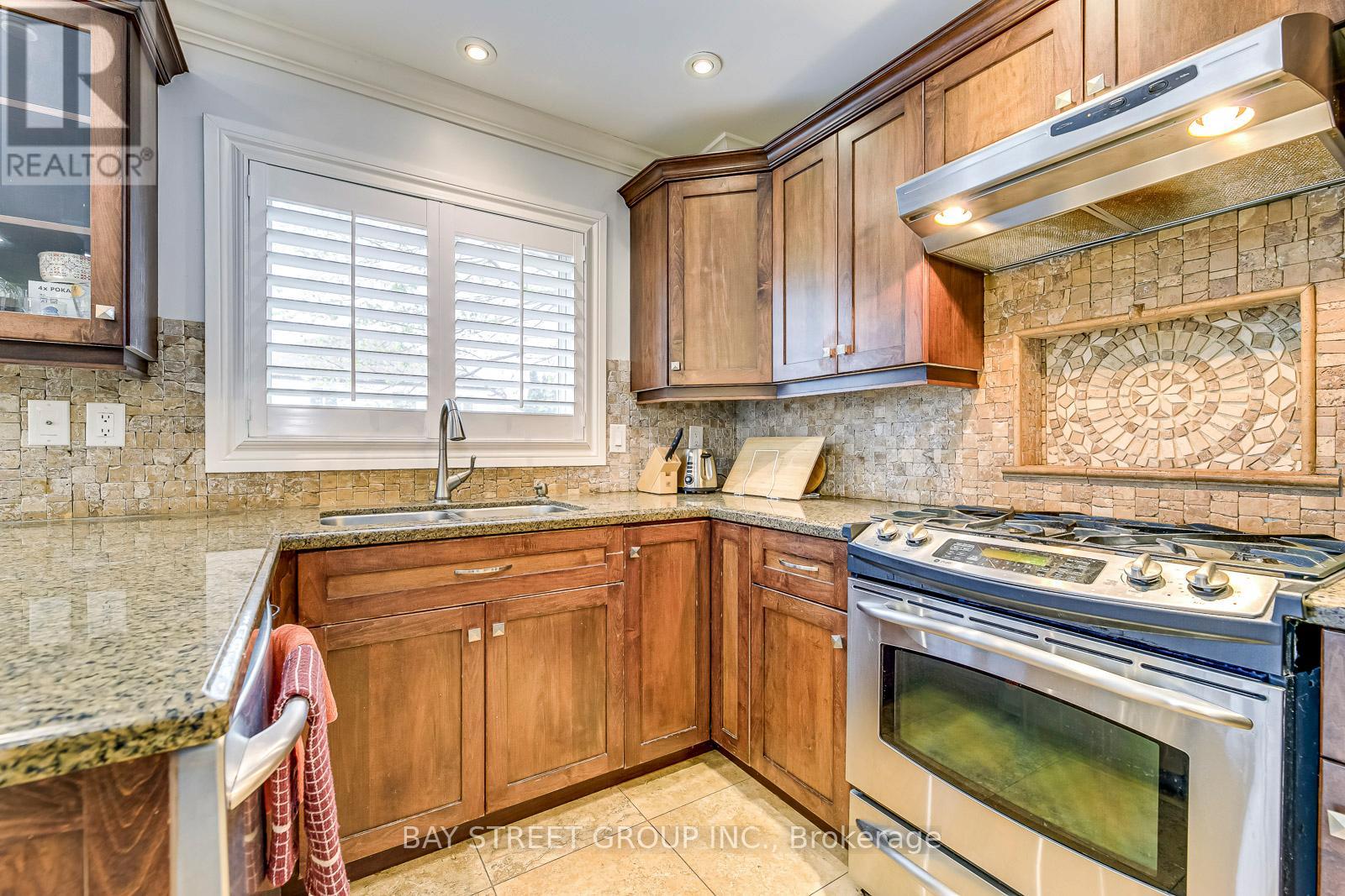 1118 Beechnut Road, Oakville, Ontario  L6J 7P1 - Photo 14 - W12488258