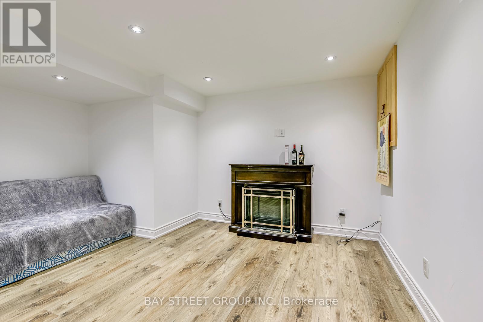 1118 Beechnut Road, Oakville, Ontario  L6J 7P1 - Photo 32 - W12488258