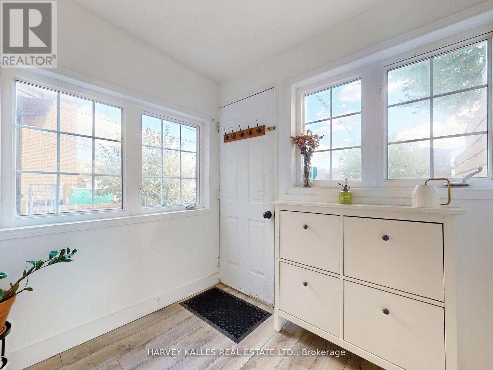 211 Rosemount Avenue, Toronto, Ontario  M6H 2N2 - Photo 10 - W12488264