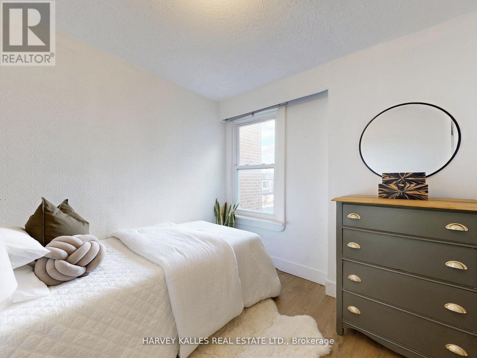 211 Rosemount Avenue, Toronto, Ontario  M6H 2N2 - Photo 21 - W12488264