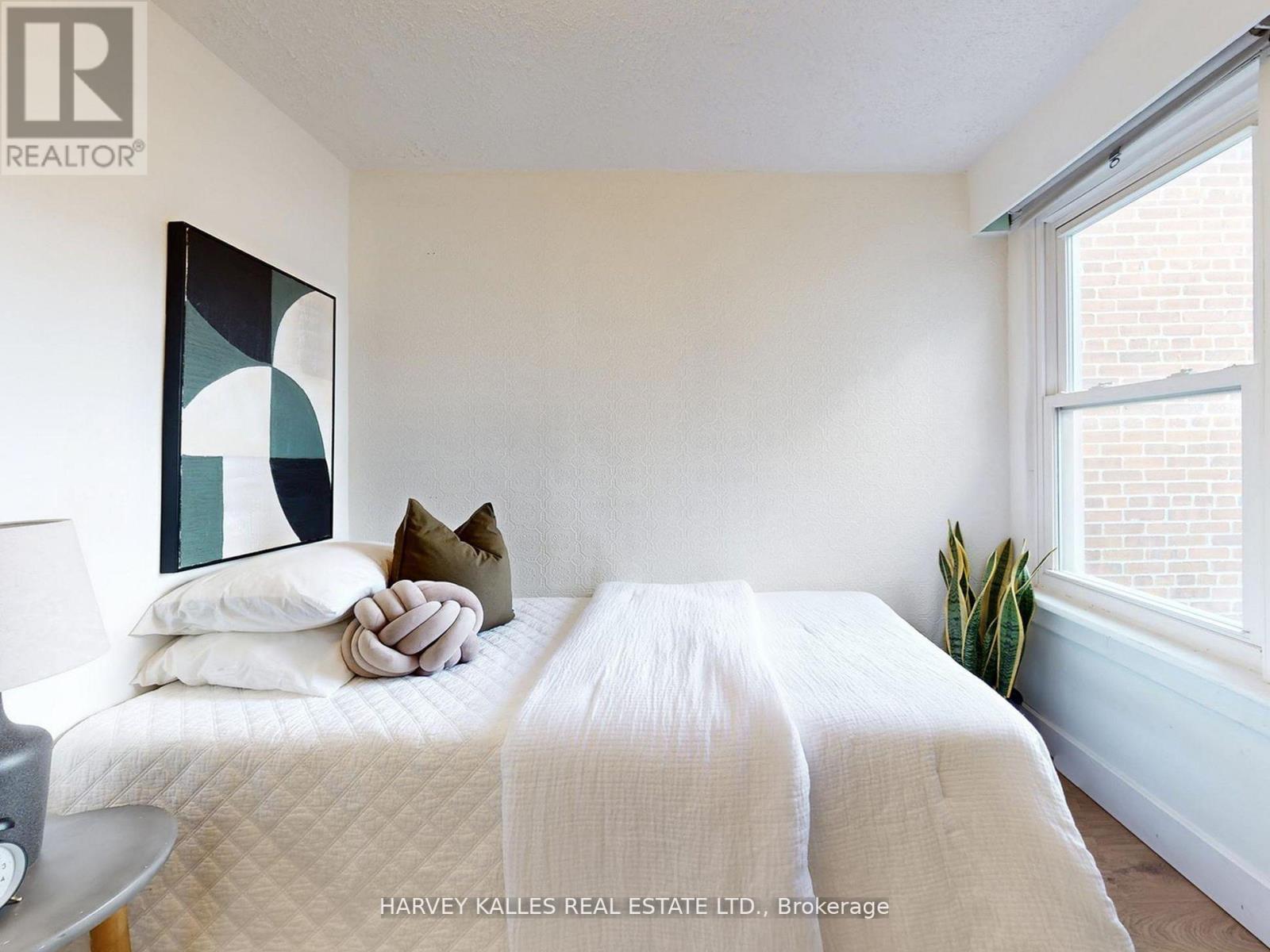 211 Rosemount Avenue, Toronto, Ontario  M6H 2N2 - Photo 22 - W12488264