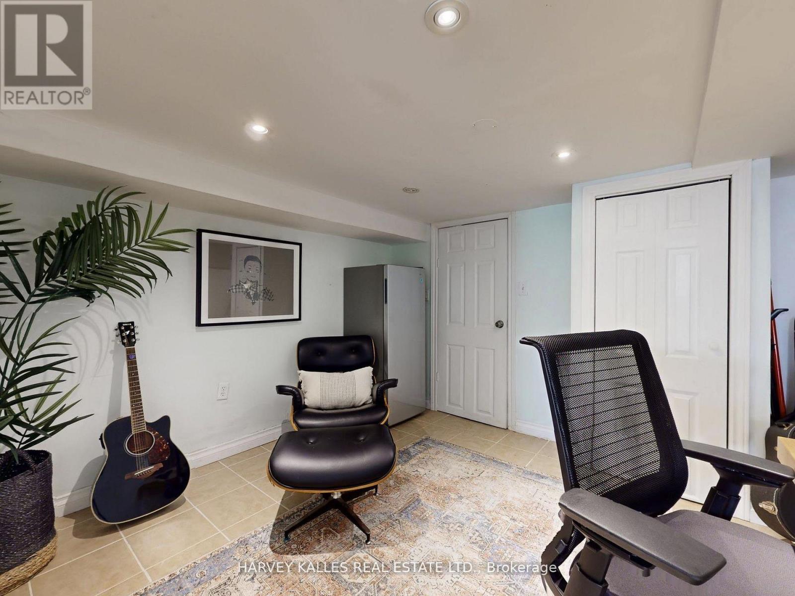 211 Rosemount Avenue, Toronto, Ontario  M6H 2N2 - Photo 27 - W12488264