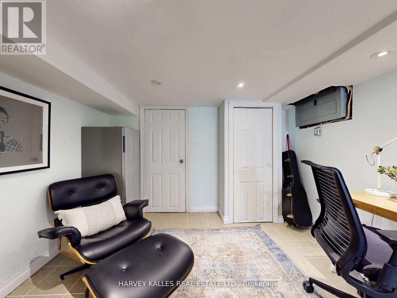 211 Rosemount Avenue, Toronto, Ontario  M6H 2N2 - Photo 29 - W12488264