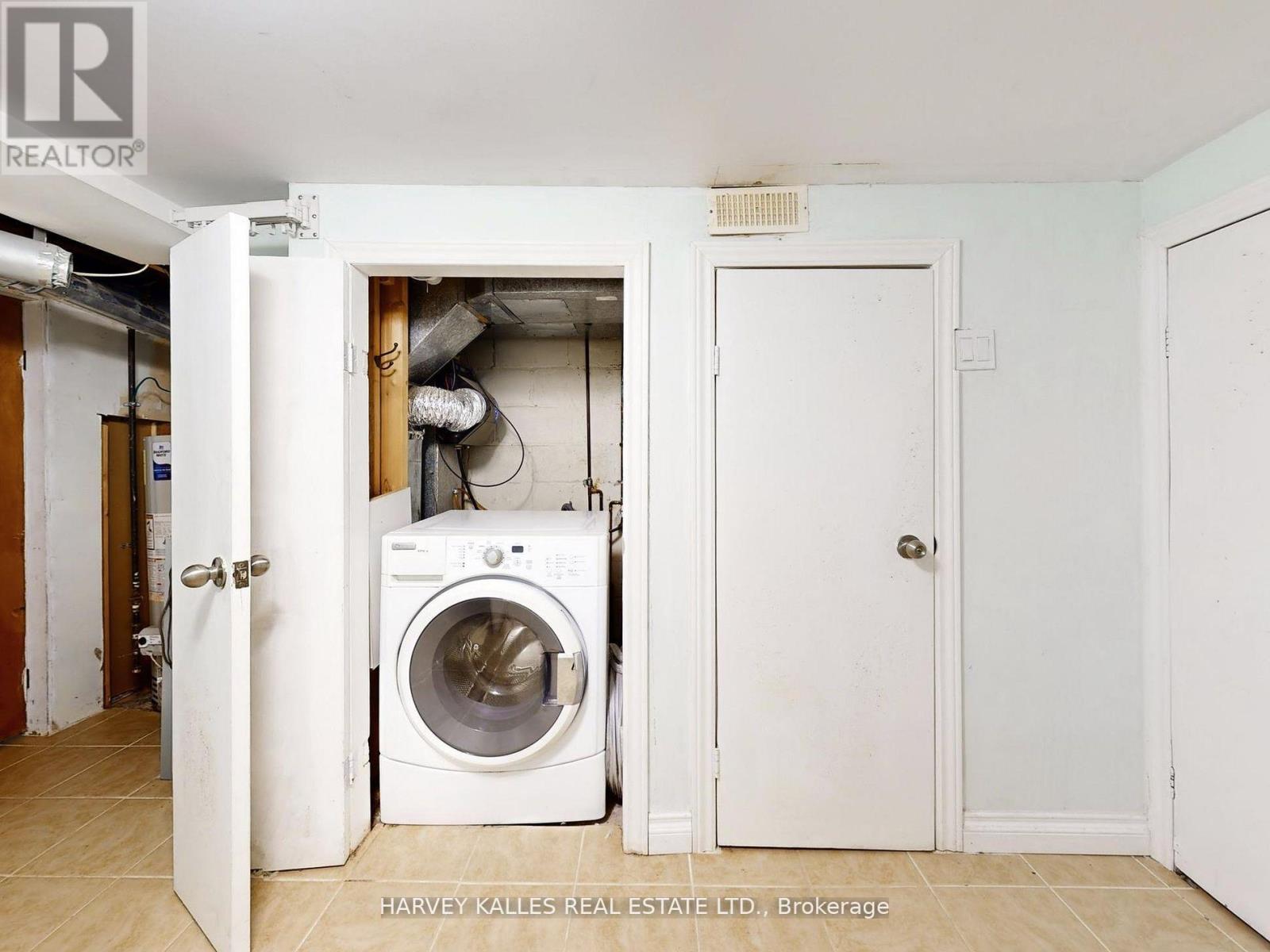 211 Rosemount Avenue, Toronto, Ontario  M6H 2N2 - Photo 35 - W12488264