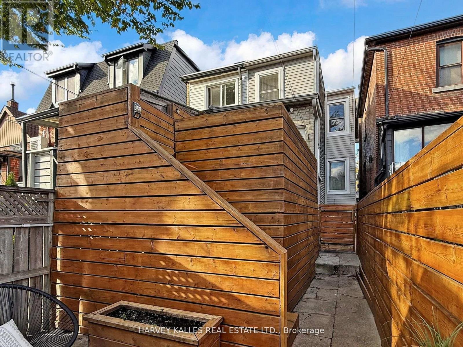 211 Rosemount Avenue, Toronto, Ontario  M6H 2N2 - Photo 39 - W12488264