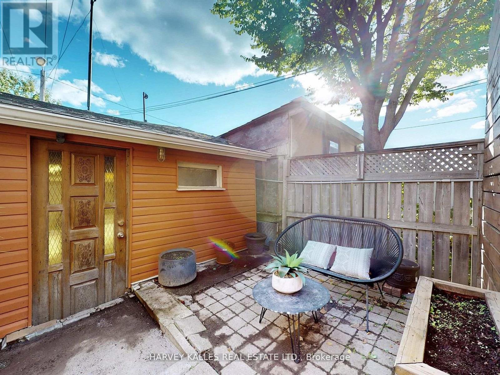 211 Rosemount Avenue, Toronto, Ontario  M6H 2N2 - Photo 40 - W12488264