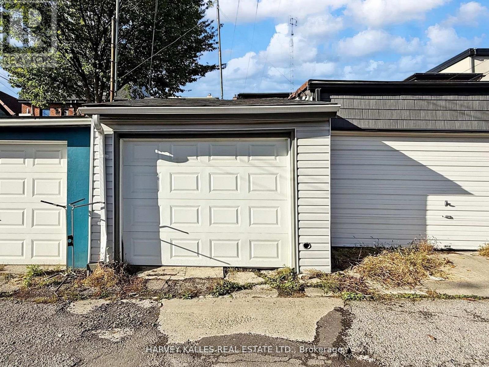 211 Rosemount Avenue, Toronto, Ontario  M6H 2N2 - Photo 41 - W12488264