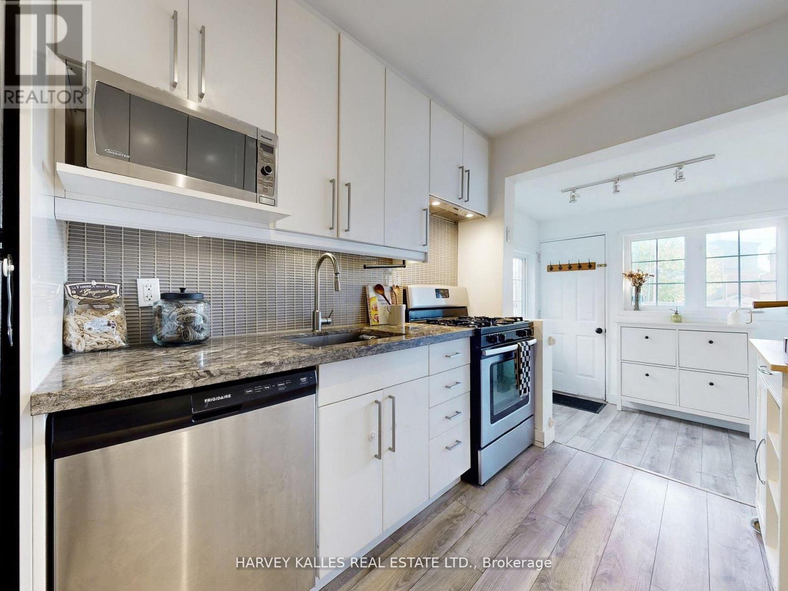 211 Rosemount Avenue, Toronto, Ontario  M6H 2N2 - Photo 6 - W12488264