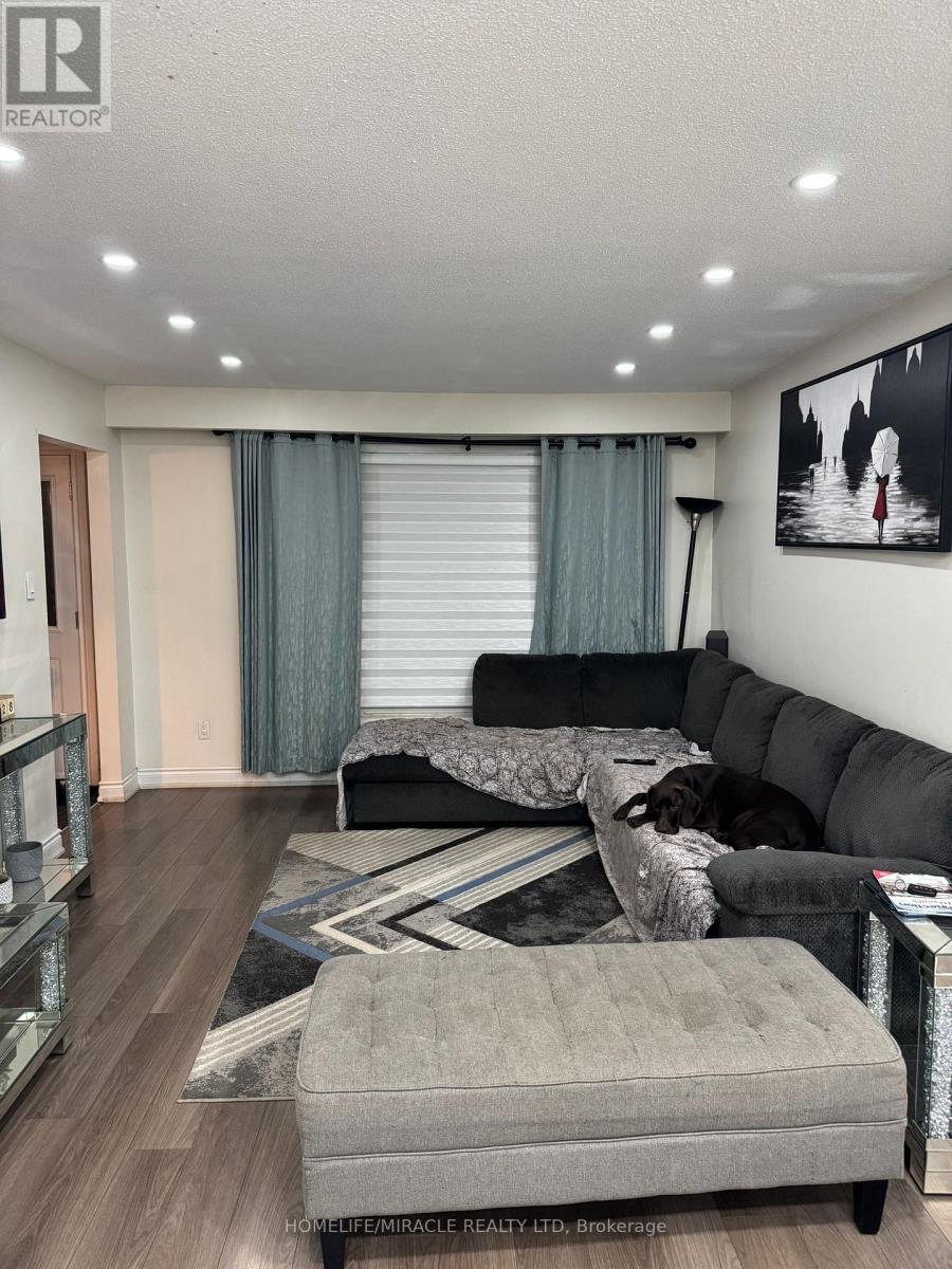 110 Burbank Crescent, Orangeville, Ontario  L9W 3E7 - Photo 3 - W12488302