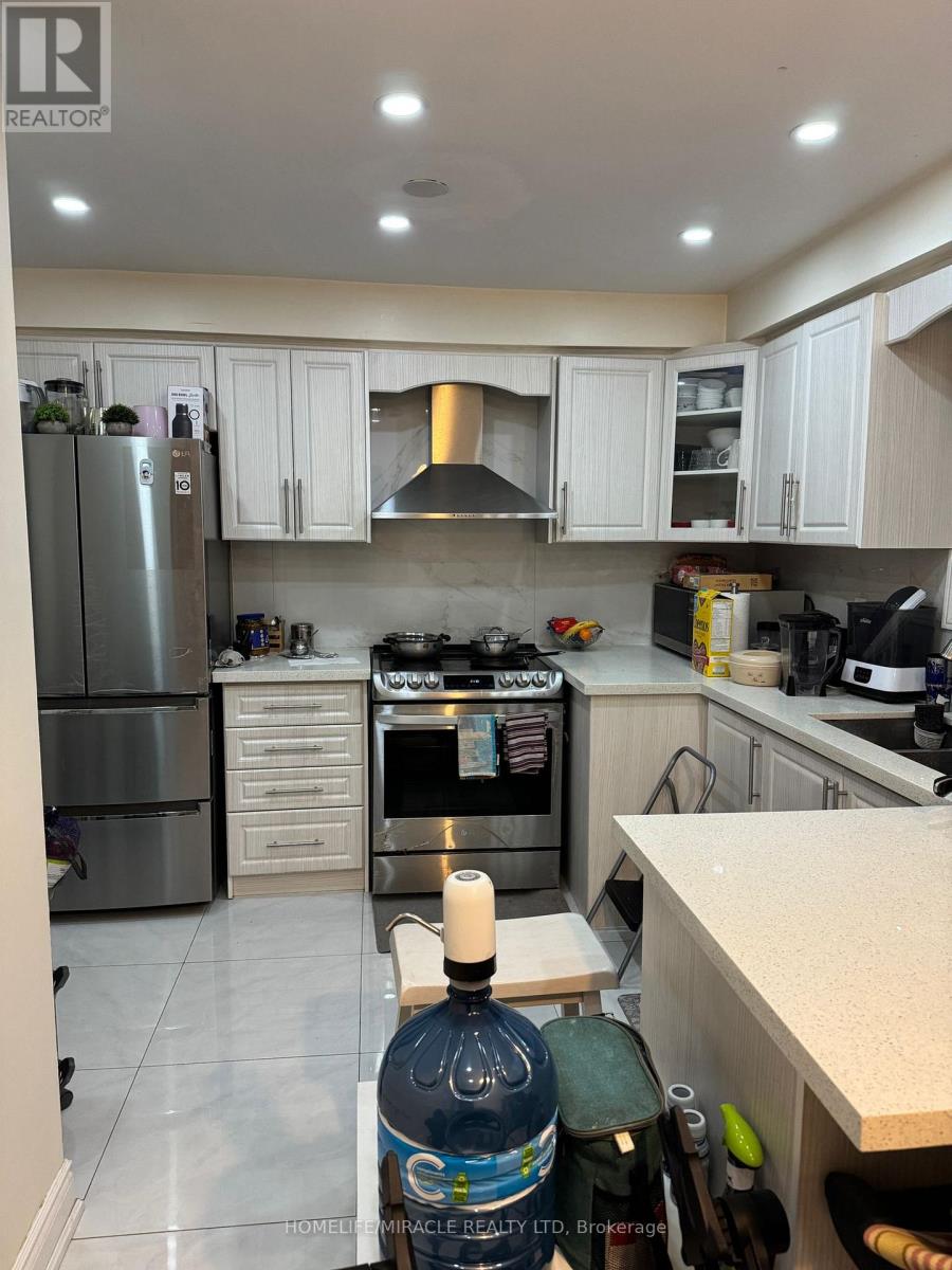 110 Burbank Crescent, Orangeville, Ontario  L9W 3E7 - Photo 4 - W12488302