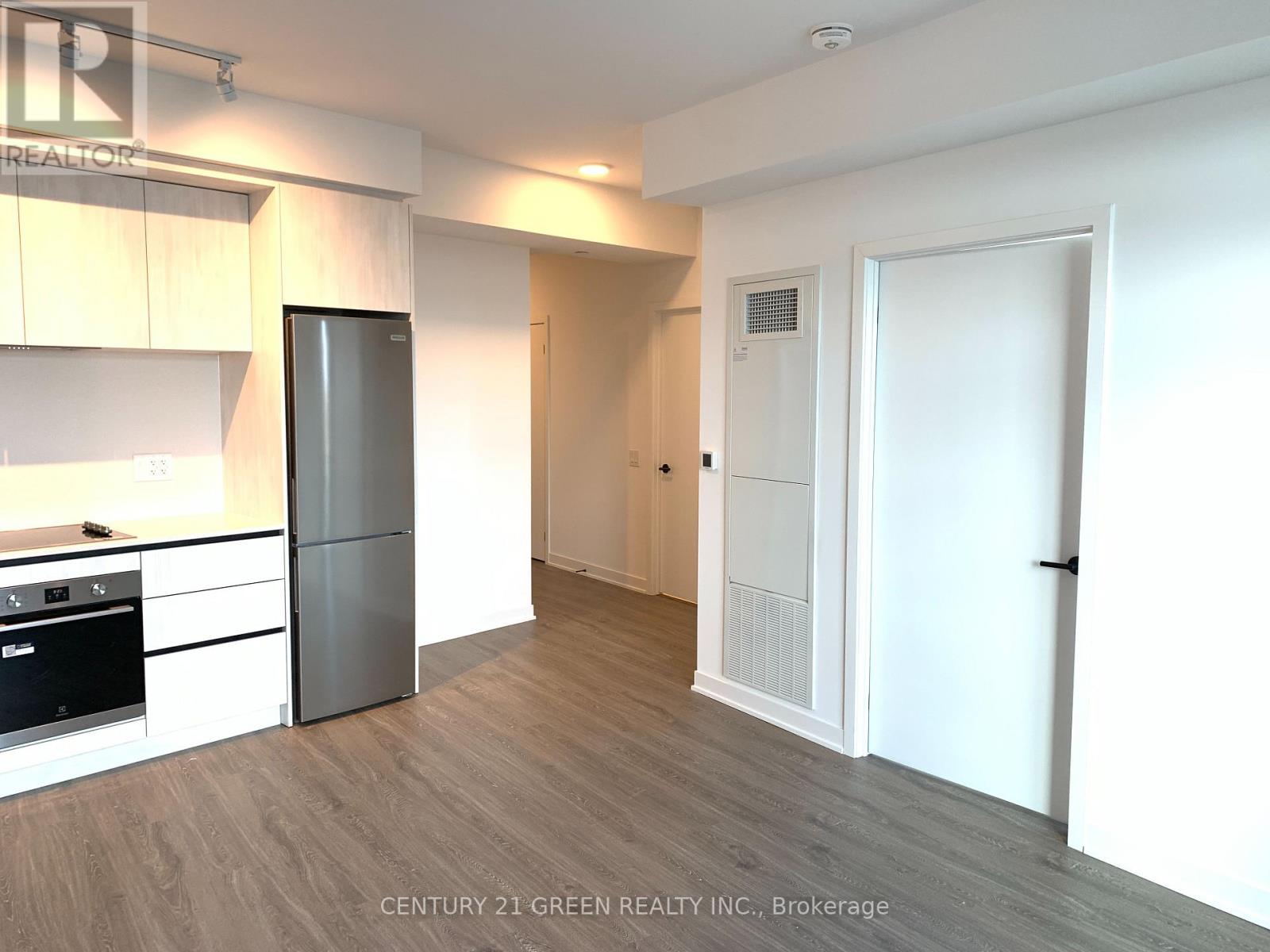 2013 - 2495 Eglinton Avenue W, Toronto, Ontario  M9B 6J7 - Photo 3 - W12488326