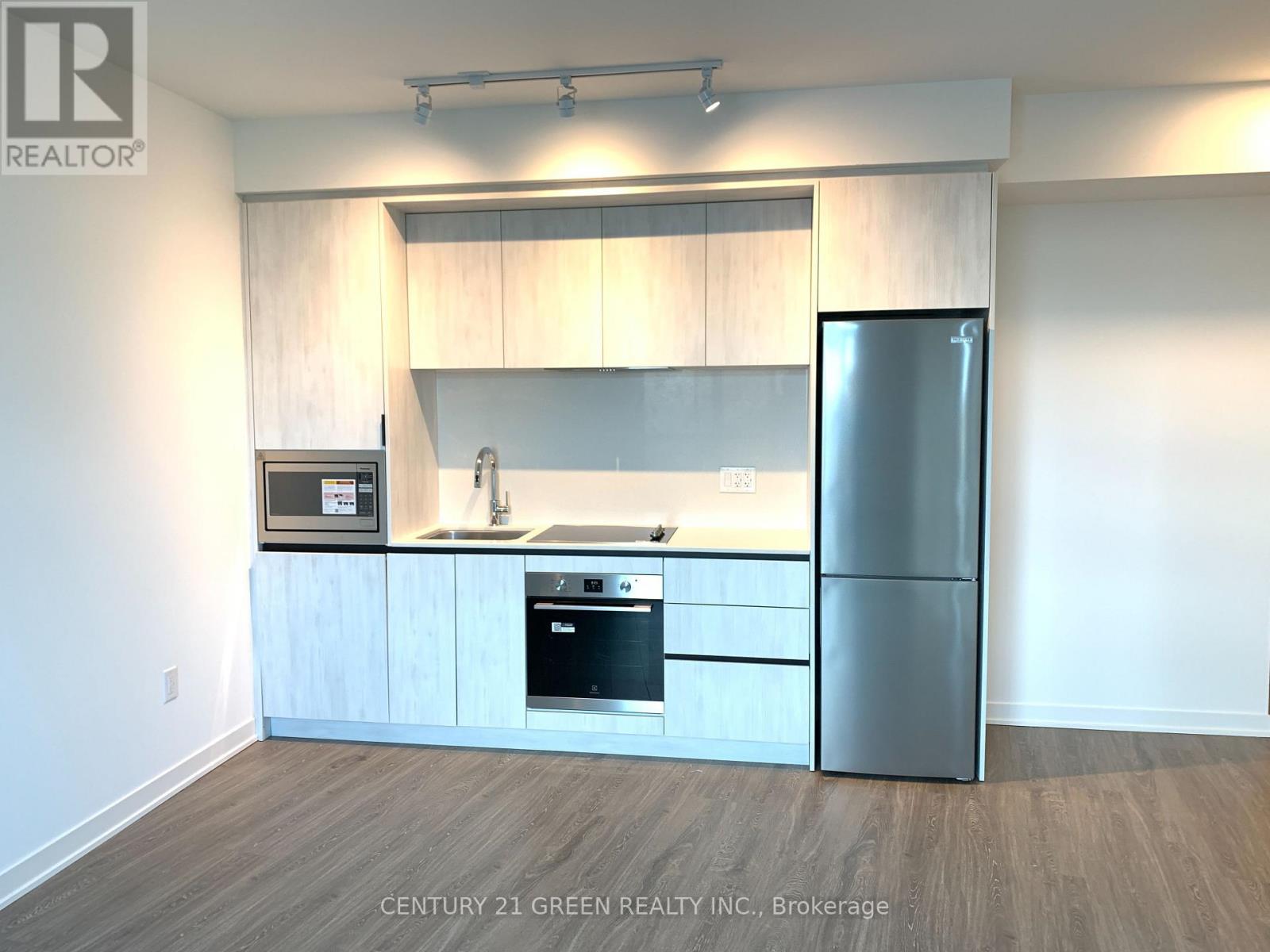 2013 - 2495 Eglinton Avenue W, Toronto, Ontario  M9B 6J7 - Photo 4 - W12488326