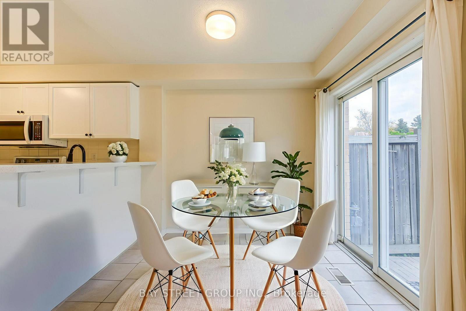 102 - 5260 Mcfarren Boulevard, Mississauga, Ontario  L5M 7J3 - Photo 11 - W12488338