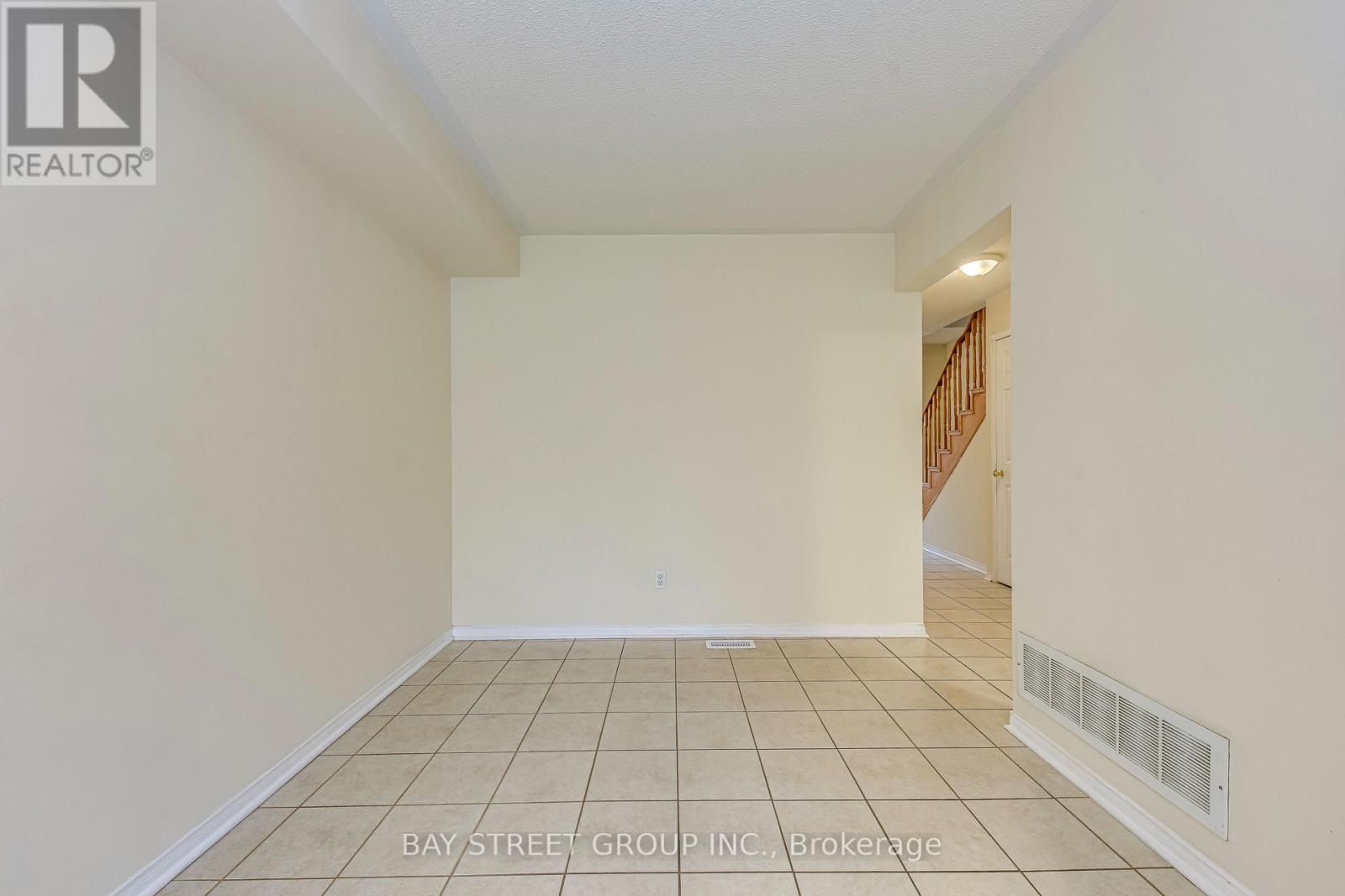 102 - 5260 Mcfarren Boulevard, Mississauga, Ontario  L5M 7J3 - Photo 6 - W12488338