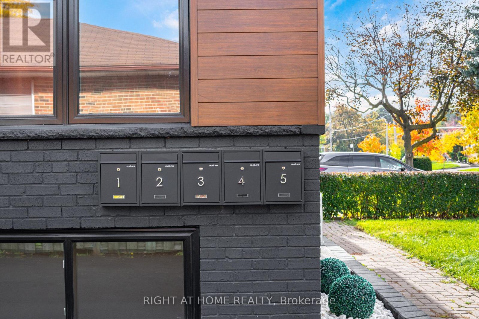 25 Templar Drive, Toronto, Ontario  M9R 3C6 - Photo 3 - W12488346